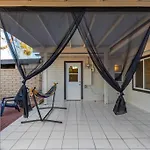 New Stylish Midtown With One Bedroom
