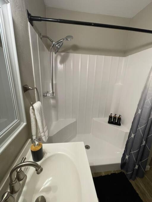 Lejlighed New Stylish Midtown With One Bedroom *