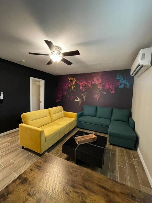 Lejlighed New Stylish Midtown With One Bedroom